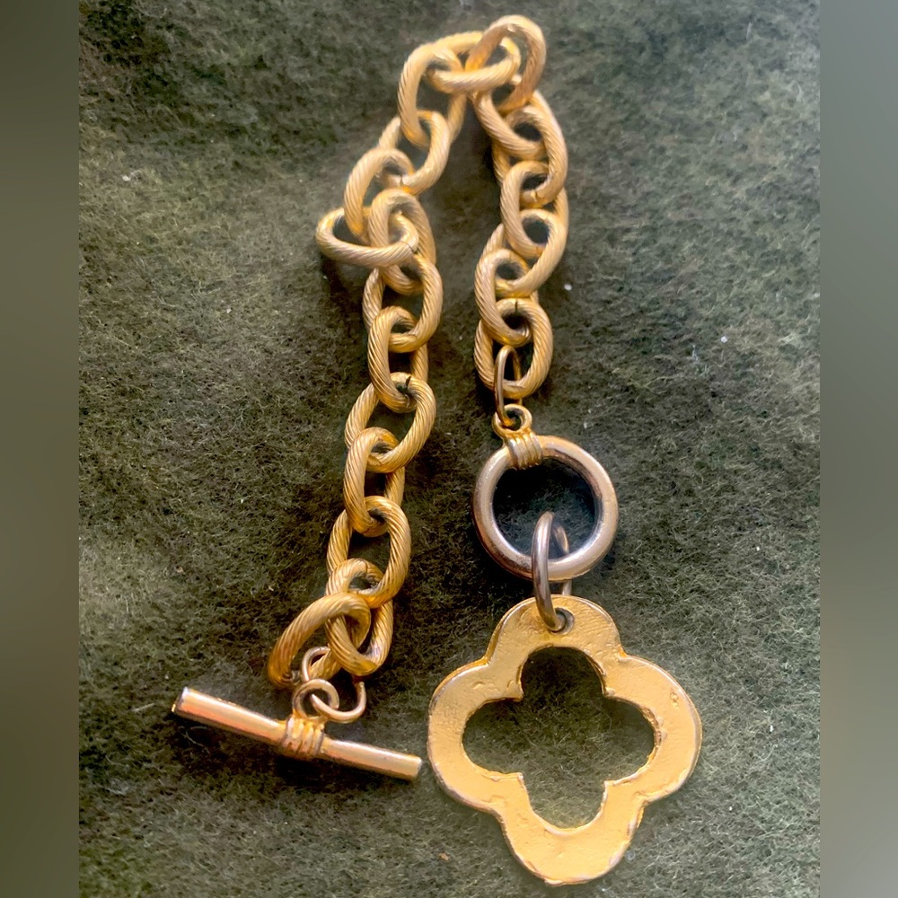Vintage goldtone bracelet clover charm 8”